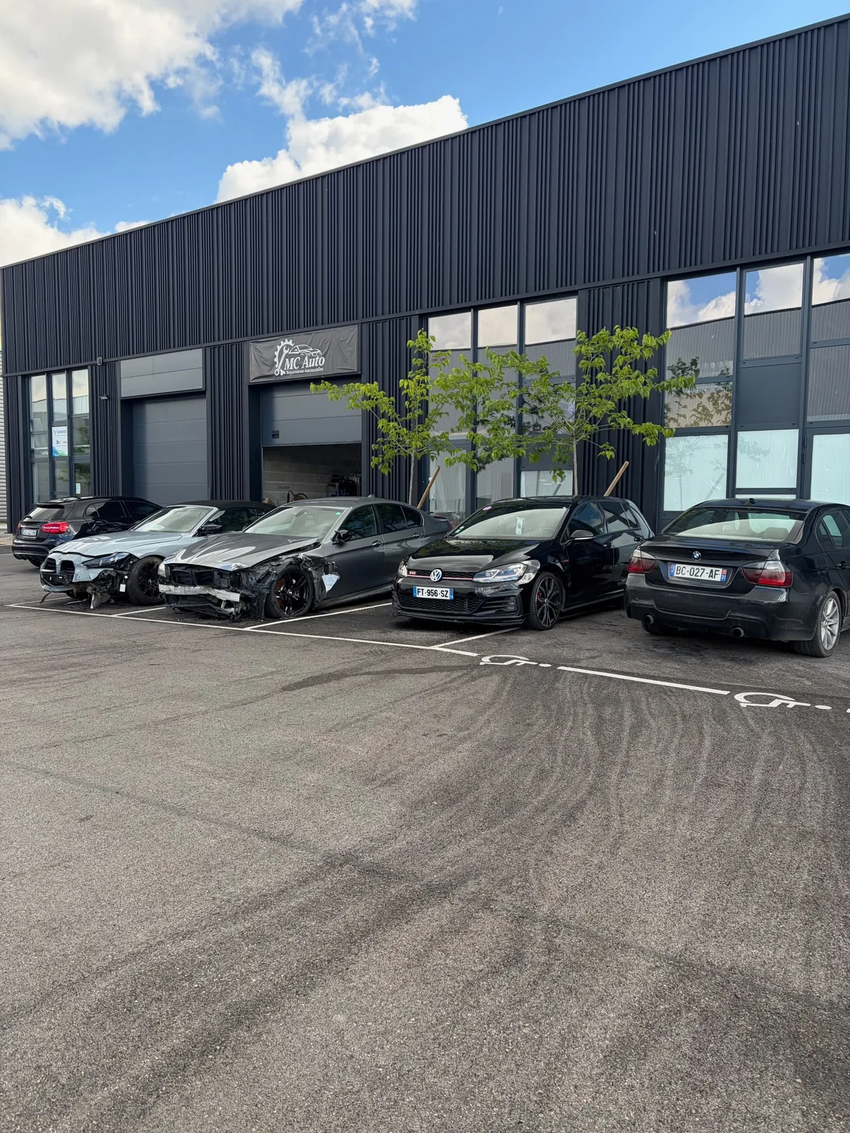 Parking et atelier MC Auto à Trévoux, proche de Villefranche-sur-Saône