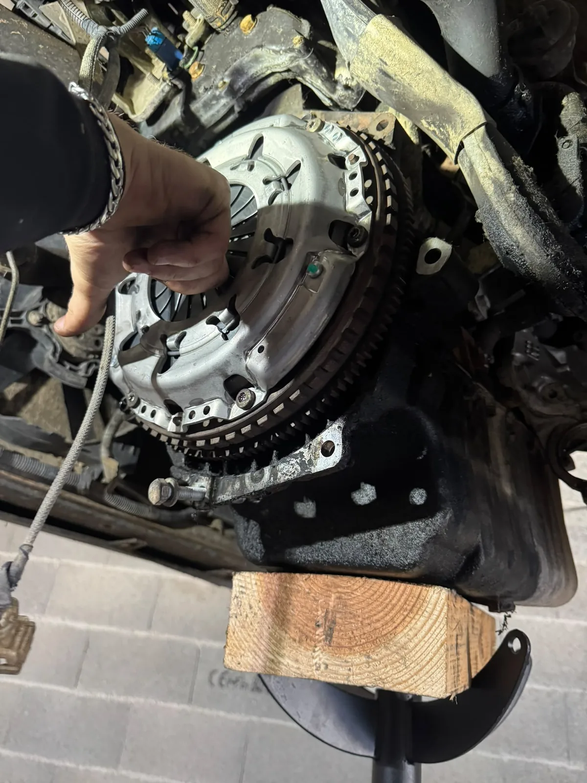 Remplacement d'embrayage sur un véhicule à l'atelier MC Auto
