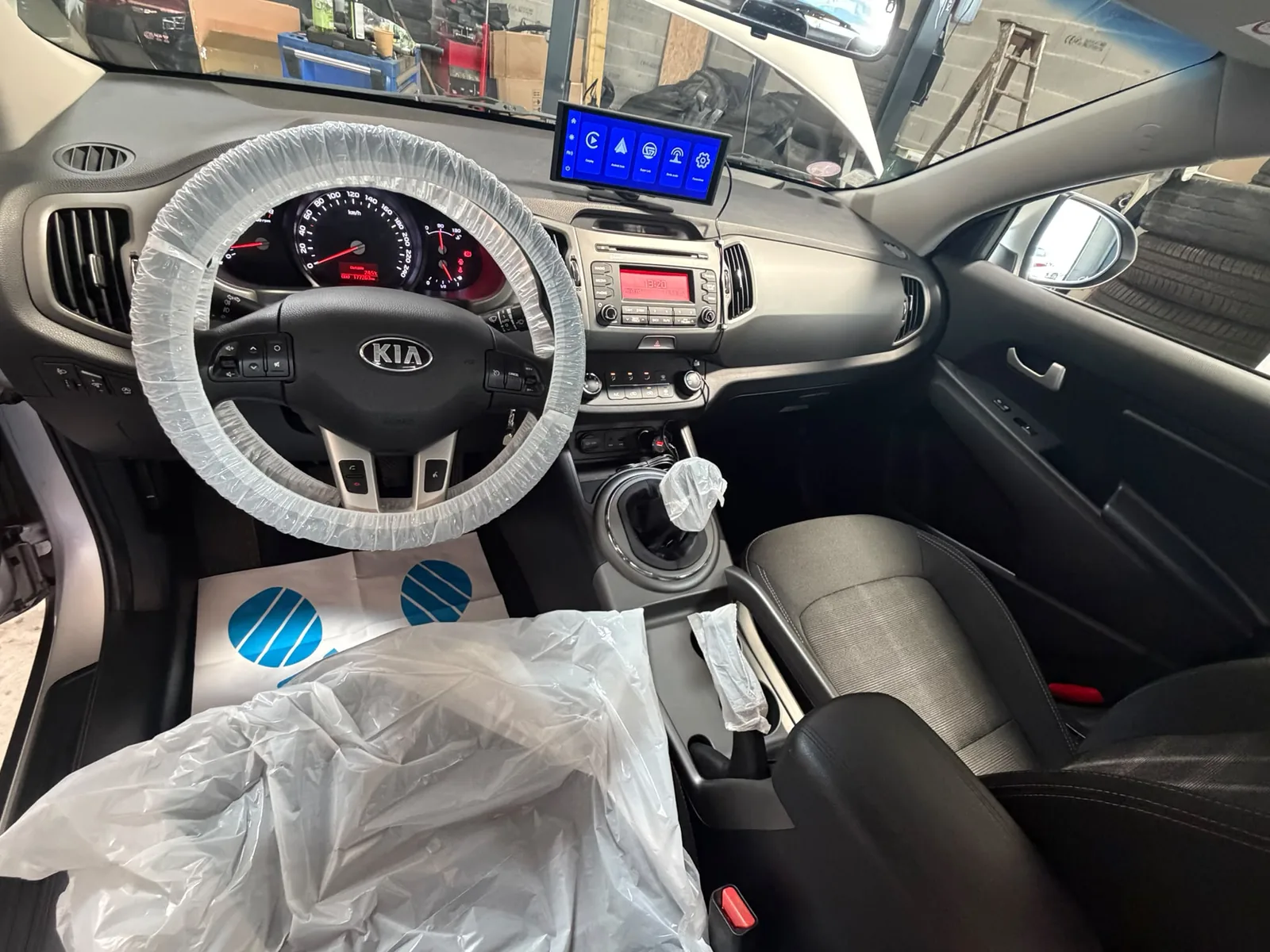 Nettoyage intérieur d'un véhicule avec protections, atelier MC Auto